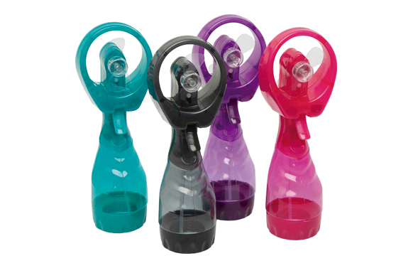 VENTILADOR SPRAY AGUA NEBULIZADA A PILAS COLORES SURTIDOS 33979 1